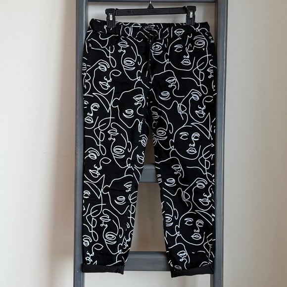 Charlie B Abstract Face Print Pants – Size Small (Like New) - Picture 1 of 3